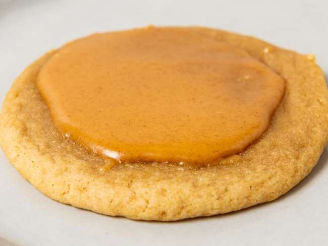 Fresh Baked Peanut Butter Cookie (1 pc)